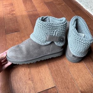 Kids UGG boots size 4 but also fits women’s size 6. NWOT.